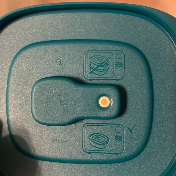 NEW Tupperware rectangular 2 cup - Picture 6 of 6